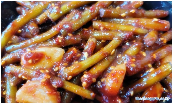 맛있는 마늘쫑무침 레시피와 간단한 양념 칼로리 정보